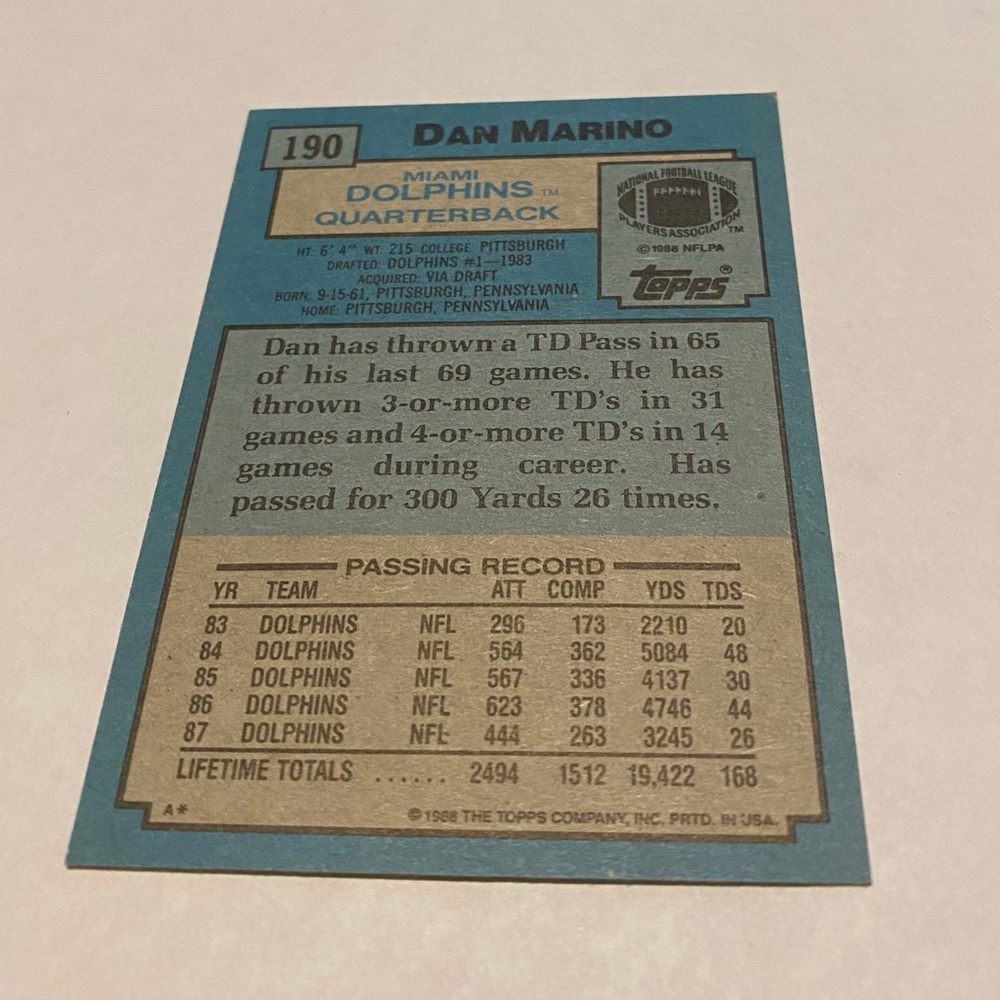 Dan Marino 1988 Topps Football Card #190 Vintage Collectible Miami Dolphins - Picture 2 of 3